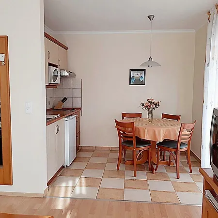 Garda Apartman5 Apartment Hévíz